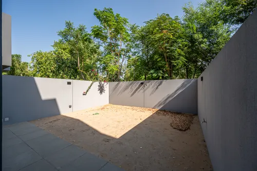 2 Bedrooms Townhouse in Sendian