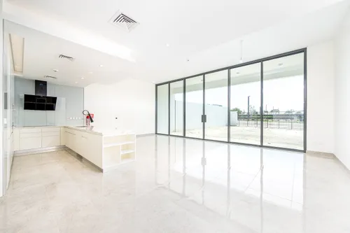 4 Bedrooms Villa in District One Phase III A