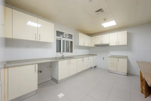 3 Bedrooms Apartment in Sahara Tower 4