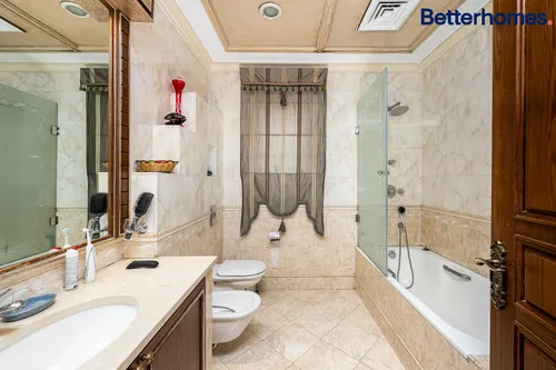 7 Bedrooms Villa in Al Manara