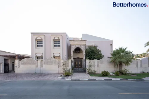 7 Bedrooms Villa in Al Manara