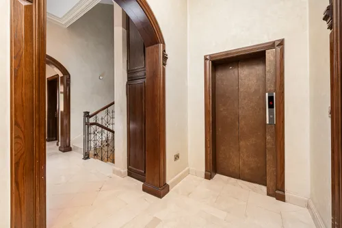 7 Bedrooms Villa in Al Manara