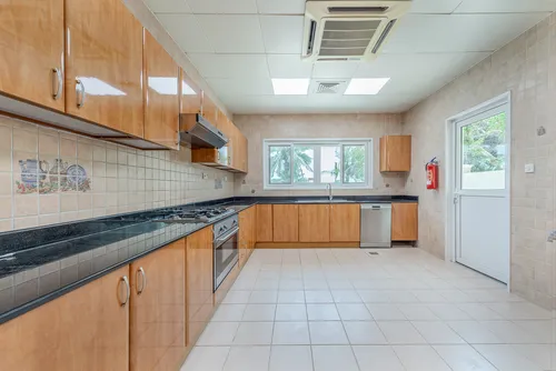4 Bedrooms Villa in Royal Marina Villas