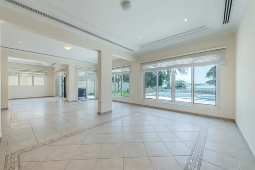 4 Bedrooms Villa in Royal Marina Villas