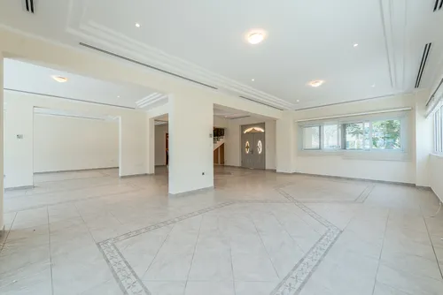 4 Bedrooms Villa in Royal Marina Villas