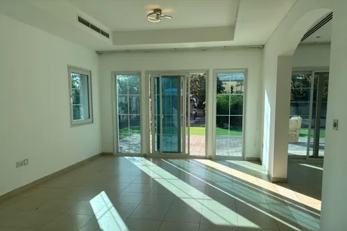 2 Bedrooms Villa in District 5A