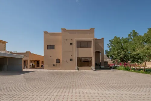 5 Bedrooms Villa in Al Jurainah 1