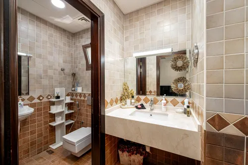 5 Bedrooms Villa in Al Jurainah 1