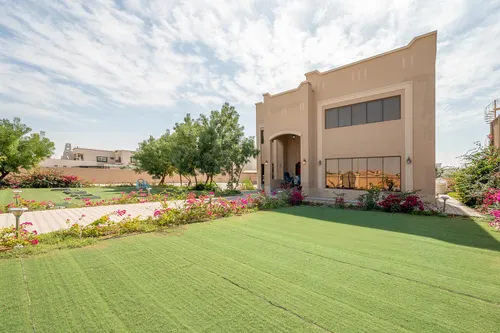 5 Bedrooms Villa in Al Jurainah 1
