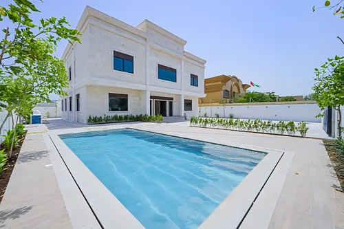 Brand New | 9 Beds | Luxurious | Modern | Garden