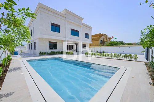 Brand New | 9 Beds | Luxurious | Modern | Garden