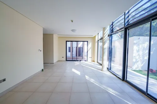 4 Bedrooms Villa in West Yas