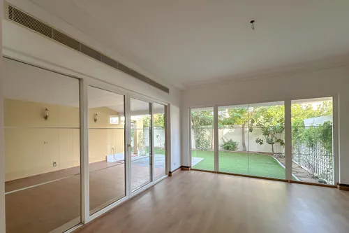 5 Bedrooms Villa in Umm Suqeim 1 Villas