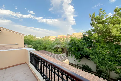 5 Bedrooms Villa in Umm Suqeim 1 Villas