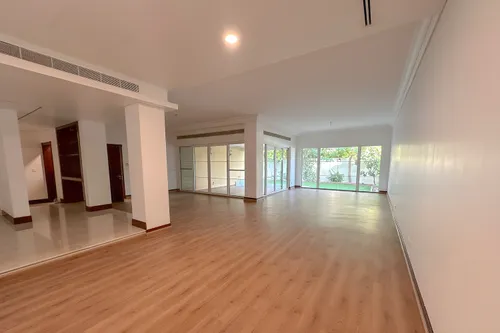 5 Bedrooms Villa in Umm Suqeim 1 Villas