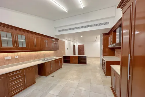 5 Bedrooms Villa in Umm Suqeim 1 Villas