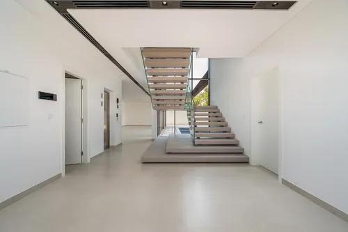 5 Bedrooms Villa in Robinia