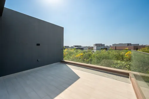 5 Bedrooms Villa in Robinia