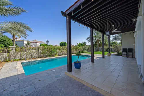 5 Bedrooms Villa in Hacienda