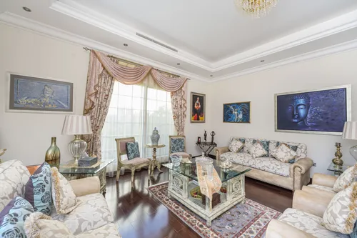 5 Bedrooms Villa in Hacienda