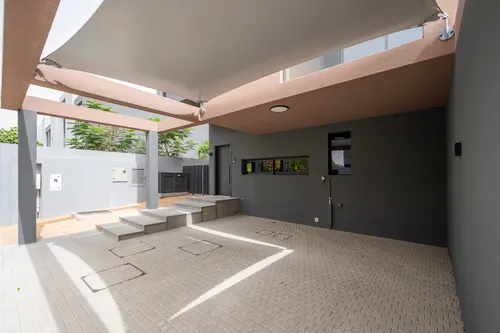 3 Bedrooms Townhouse in Robinia