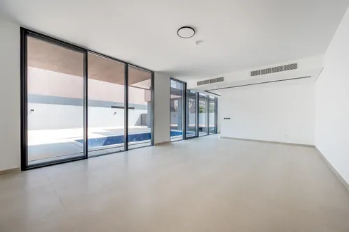 5 Bedrooms Villa in Robinia