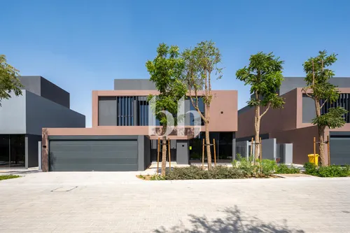 Freehold 5BR Villa | Prime Location | Smart Home
