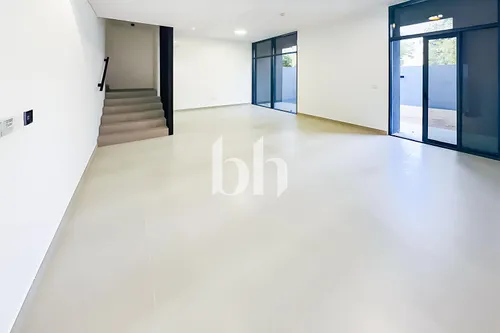 Freehold 3BR Townhouse | Ready to move in