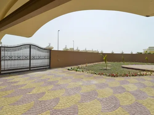 4 Bedrooms Villa in Al Muhaisnah Building 1A