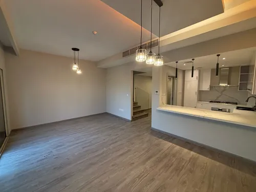 2 Bed Upgraded Townhouse | Vacant | Single Row