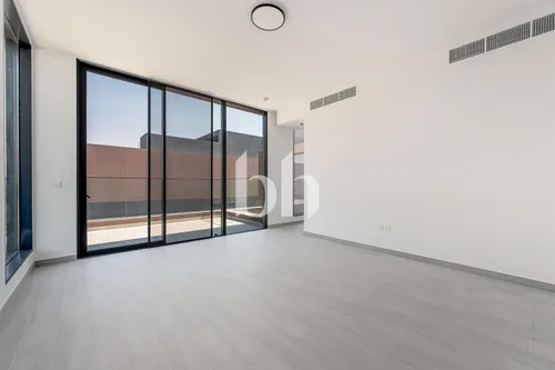 Freehold 5BR Villa | Prime Location | Smart Home