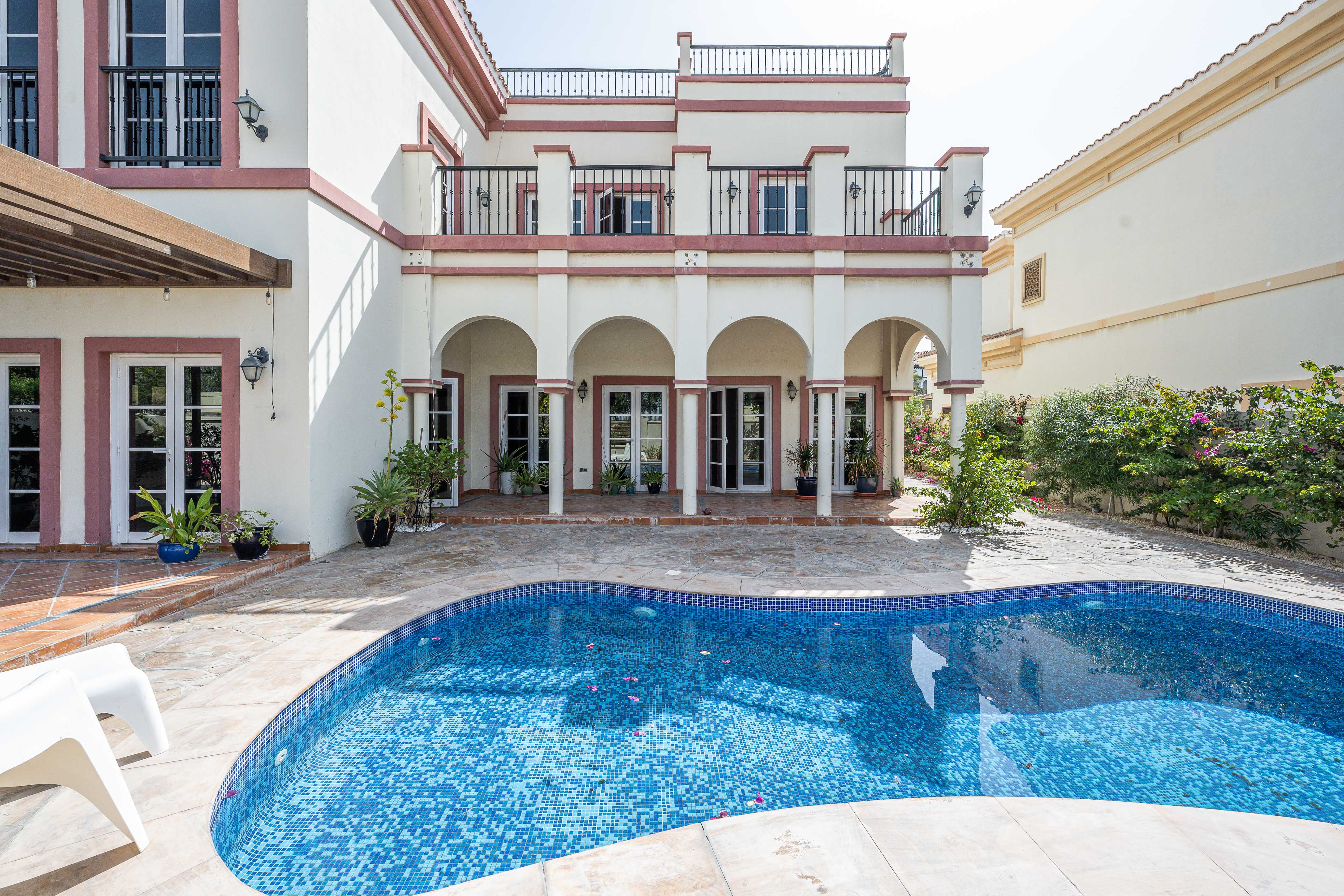 4 Bedrooms Villa in Ponderosa