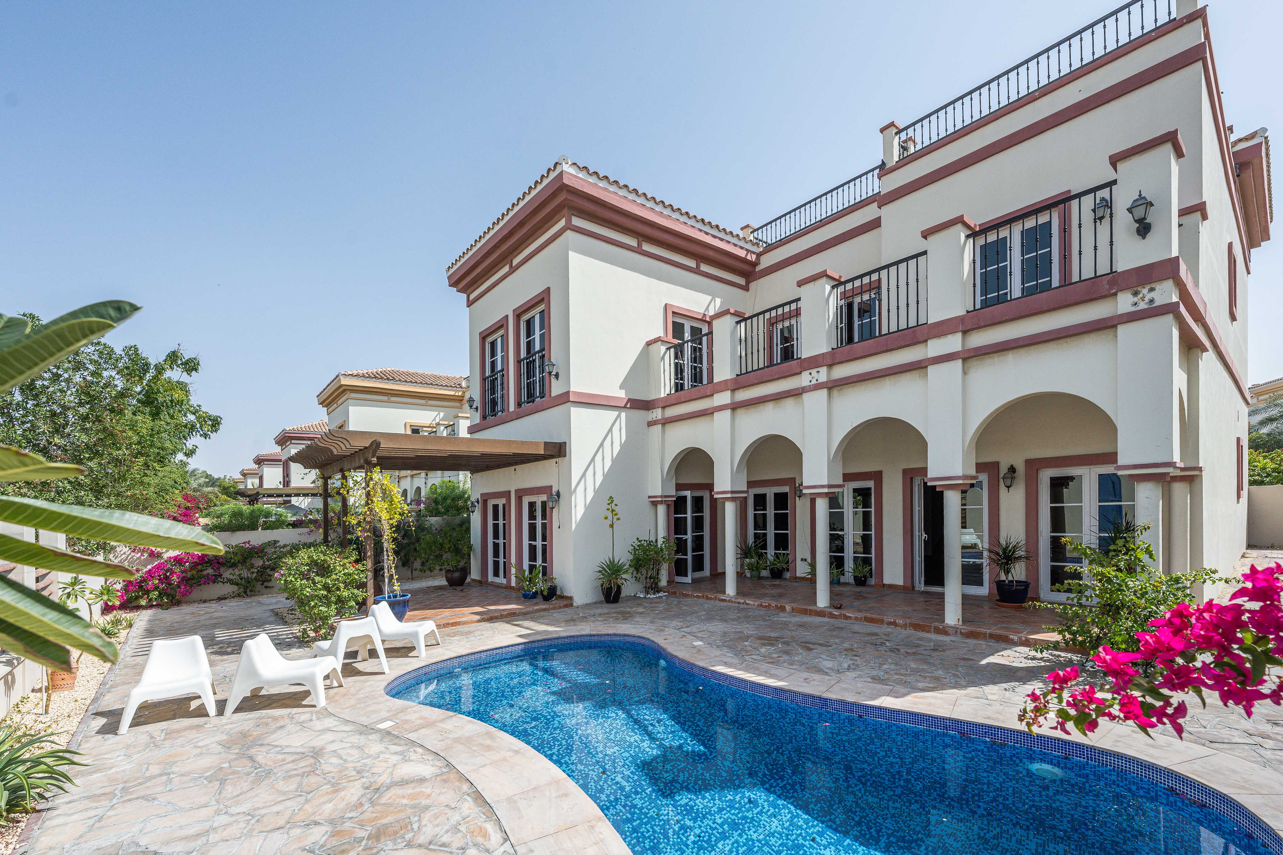 4 Bedrooms Villa in Ponderosa