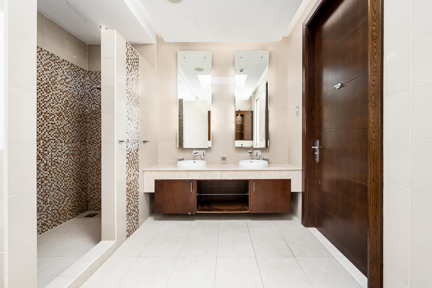 7 Bedrooms Villa in Jasmine Leaf 7