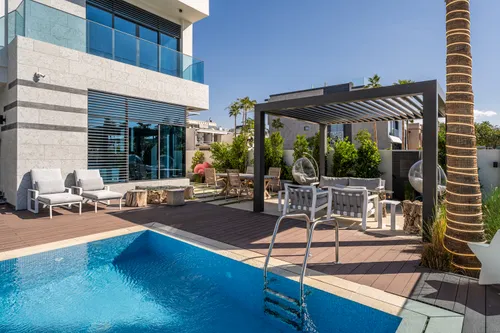 8 Bedrooms Villa in Garden Homes Frond G