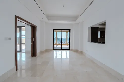 4 Bedrooms Apartment in Shore