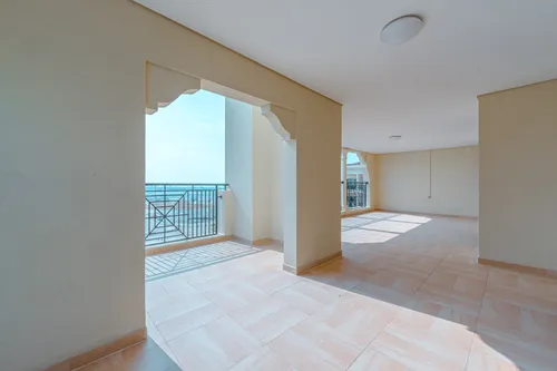 4 Bedrooms Apartment in Shore
