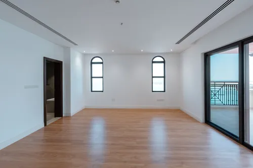4 Bedrooms Apartment in Shore