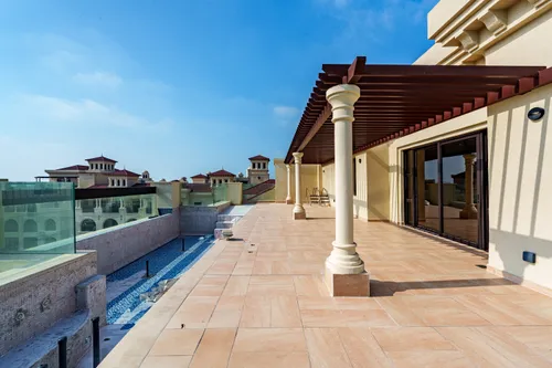 4 Bedrooms Apartment in Shore