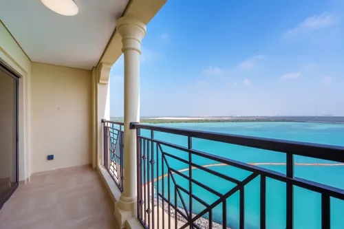 4 Bedrooms Apartment in Shore
