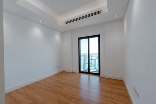 4 Bedrooms Apartment in Shore