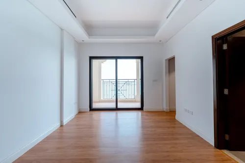 4 Bedrooms Apartment in Shore