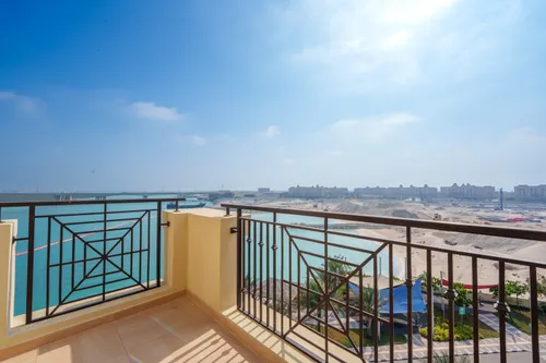 4 Bedrooms Apartment in Shore