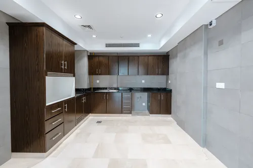 4 Bedrooms Apartment in Shore