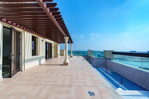 4 Bedrooms Apartment in Shore