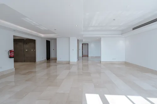 4 Bedrooms Apartment in Shore
