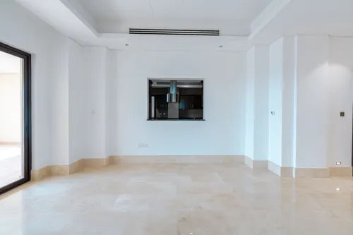 4 Bedrooms Apartment in Shore