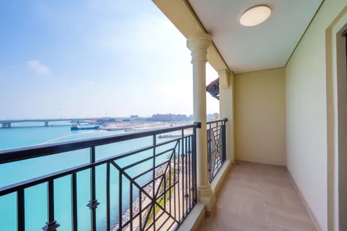 4 Bedrooms Apartment in Shore