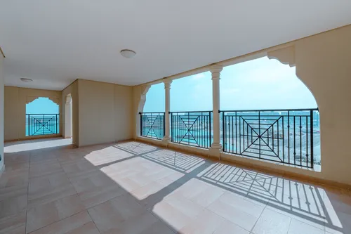 4 Bedrooms Apartment in Shore