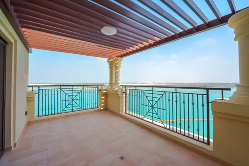 4 Bedrooms Apartment in Shore
